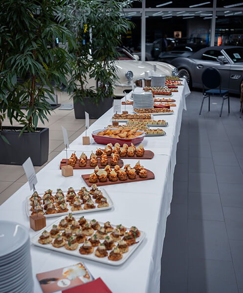 buffet wirtschaftsevent mini wernecke Reichhaltiges Buffet im MINI Wernecke Autohaus im Rahmen einer Wirtschaftsveranstaltung