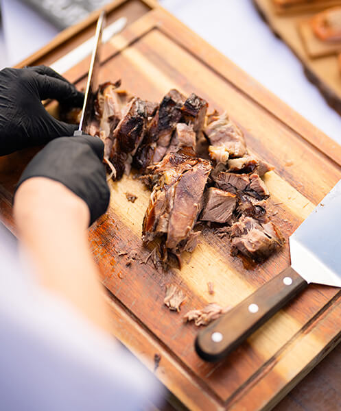 catering mini golfclub event Gegarter Braten auf einer Veranstaltung für Golfer und MINI Fans