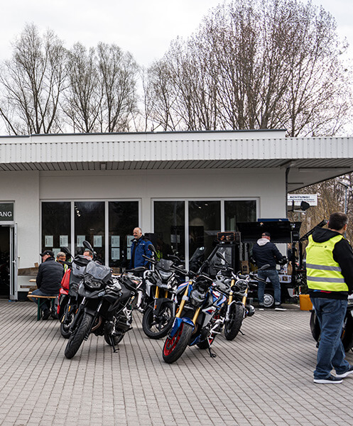 motorrad opening saisonparty mini wernecke Saisonparty bei MINI Wernecke zum Motorrad Auftakt