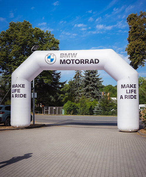 probefahrt event kampagne bmw motorrad mini wernecke Einlassbogen bei MINI Wernecke auf einem Event für Motorrad Testfahrten